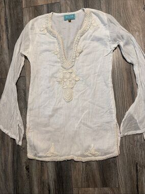 TAJ by Sabrina Crippa White Embroidered V-Neck Tunic